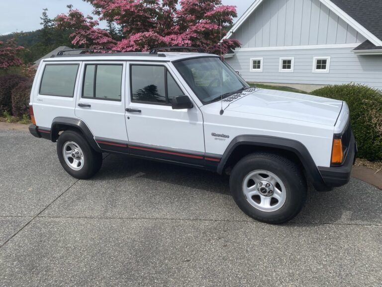 White 1993 Jeep Cherokee XJ Sport 4x4, side view